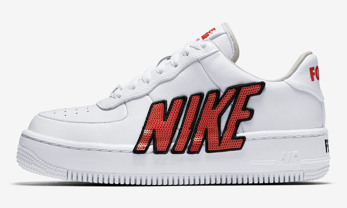 Nike 为 Air Force 1 Upstep 添加了一个巨大的鳞片 Logo