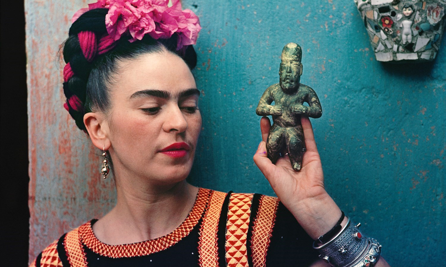 作为许多设计师的灵感缪斯，Frida Kahlo 个人衣橱里到底有什么？