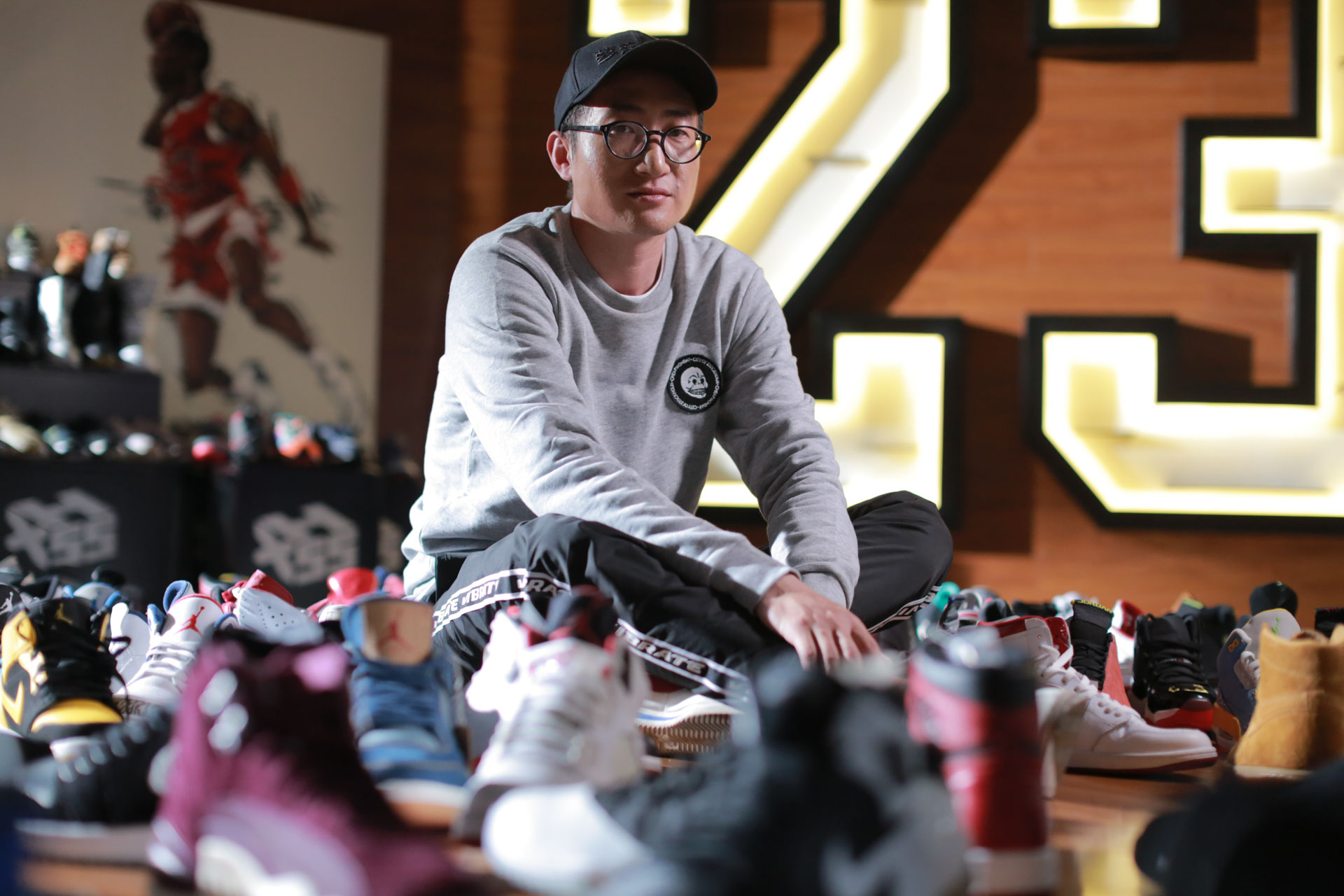 xh55,不仅是因为他的经营有道,更多的应该是郭城利用自己对于球鞋爱好