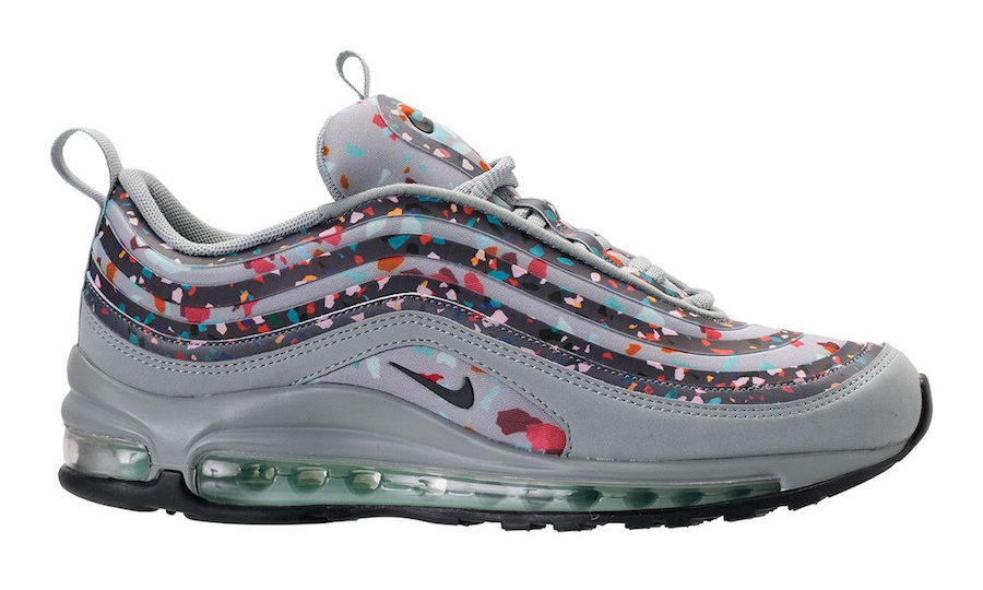 Nike 发布女性独占配色 “Confetti” 套装