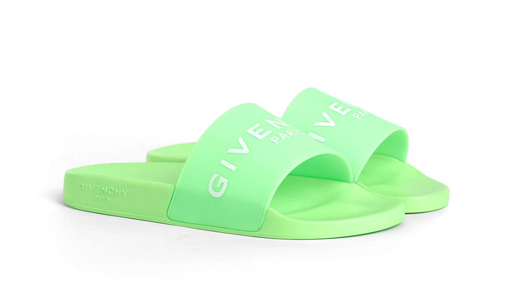 Givenchy 带来一双 305 美元的夏季拖鞋