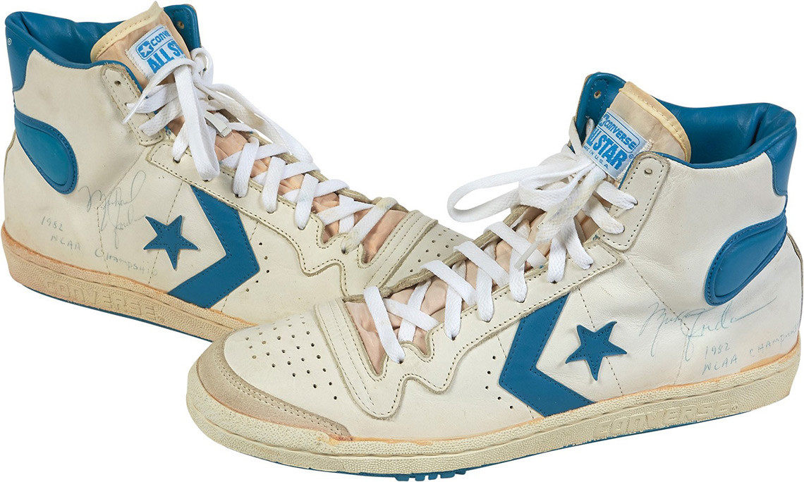Michael Jordan 亲着过的 CONVERSE 现正拍卖