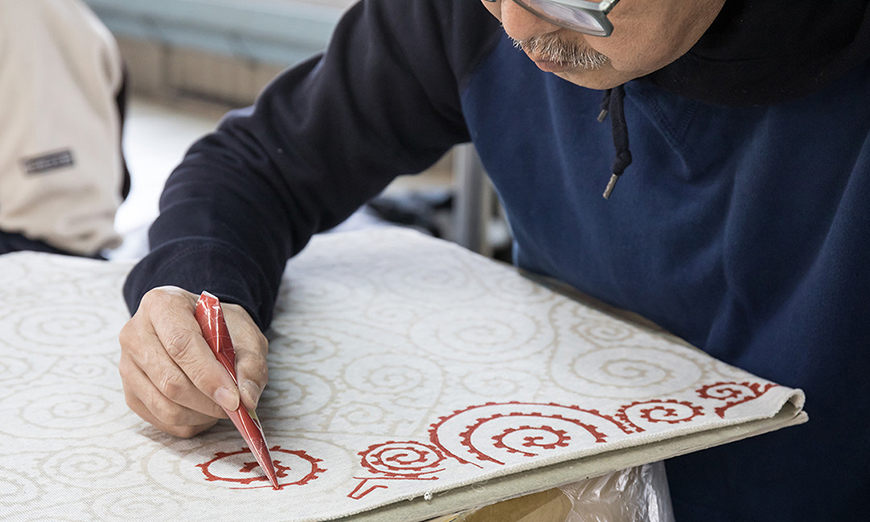 visvim 展示旗下手绘单品是如何制作的