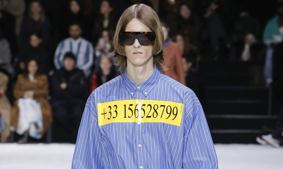 给你 BALENCIAGA 的电话号码，打过去试试？