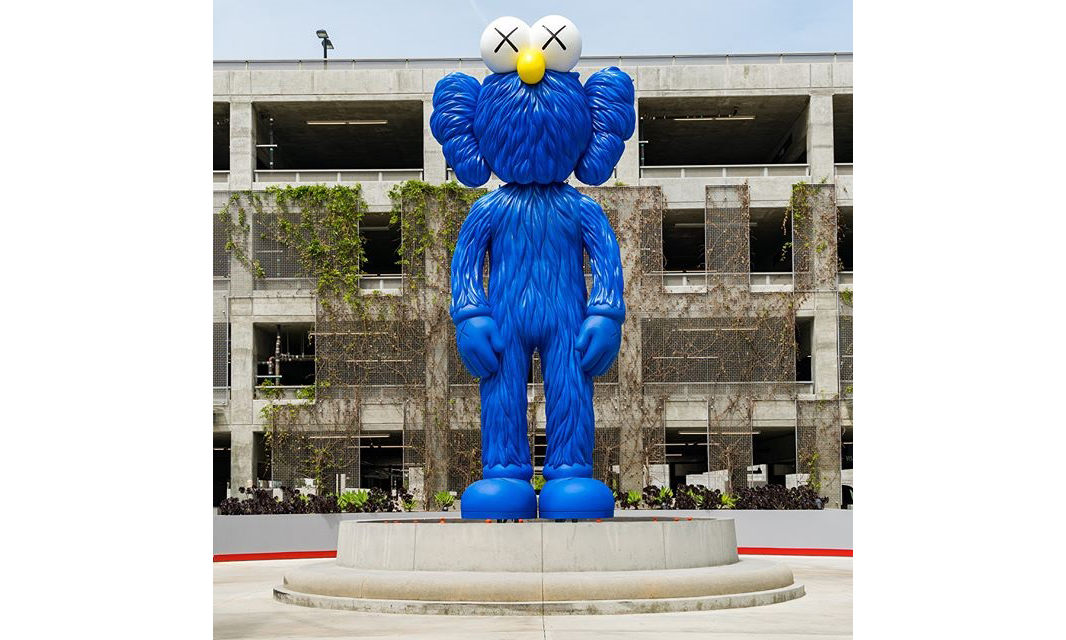 继续扩张，KAWS 巨型 BFF 入驻洛杉矶