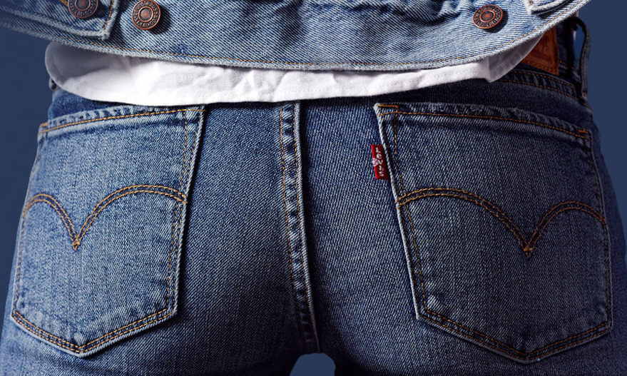 Levi’s 起诉 Kenzo，因为这个 “小红标” 设计被盗用了
