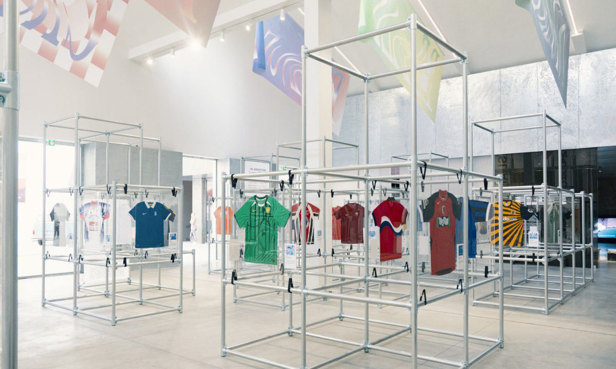 Nike 在意大利米兰举办经典球衣展