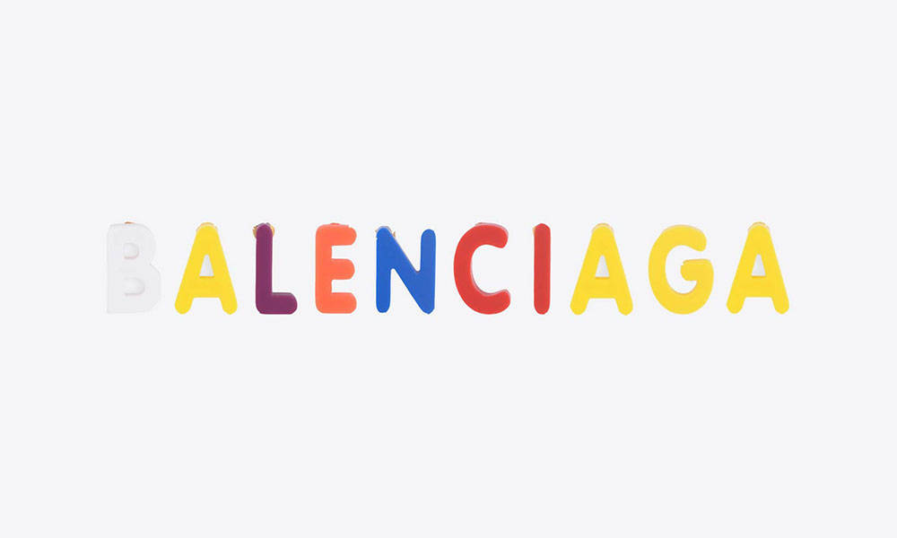 BALENCIAGA 最新磁铁式字母耳环带你回味童年