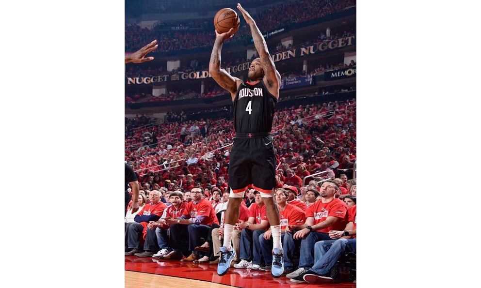NBA 鞋王 P.J. Tucker 已经穿上 Travis Scott x Air Jordan IV 上场比赛了