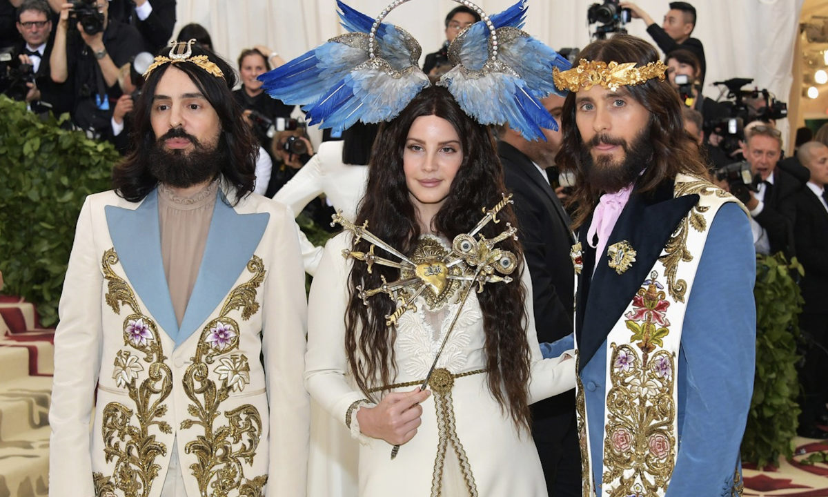 昨天的 Met Gala 红毯上，明星们都化身满天神佛了