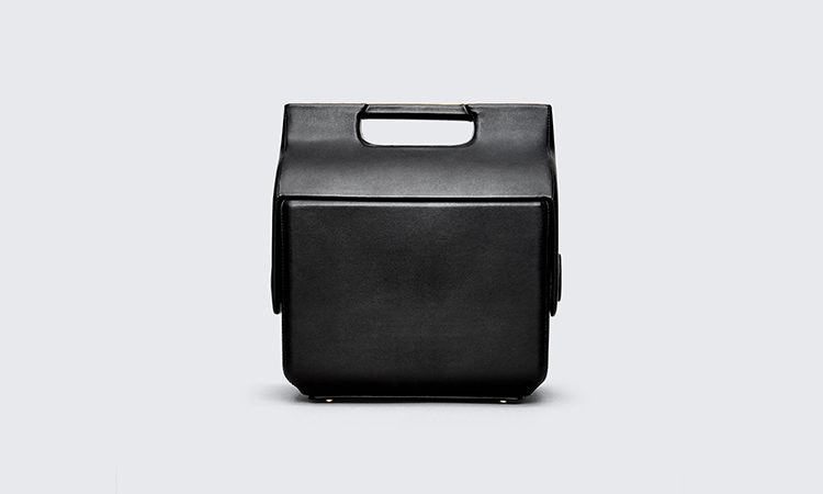 Alexander Wang 和梦龙出了一款手袋式 “便携冷藏箱”