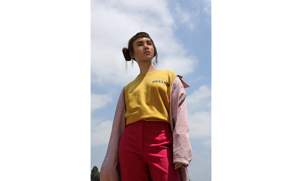 Lil Miquela 联手 Ambush 打造最新圆领运动衫