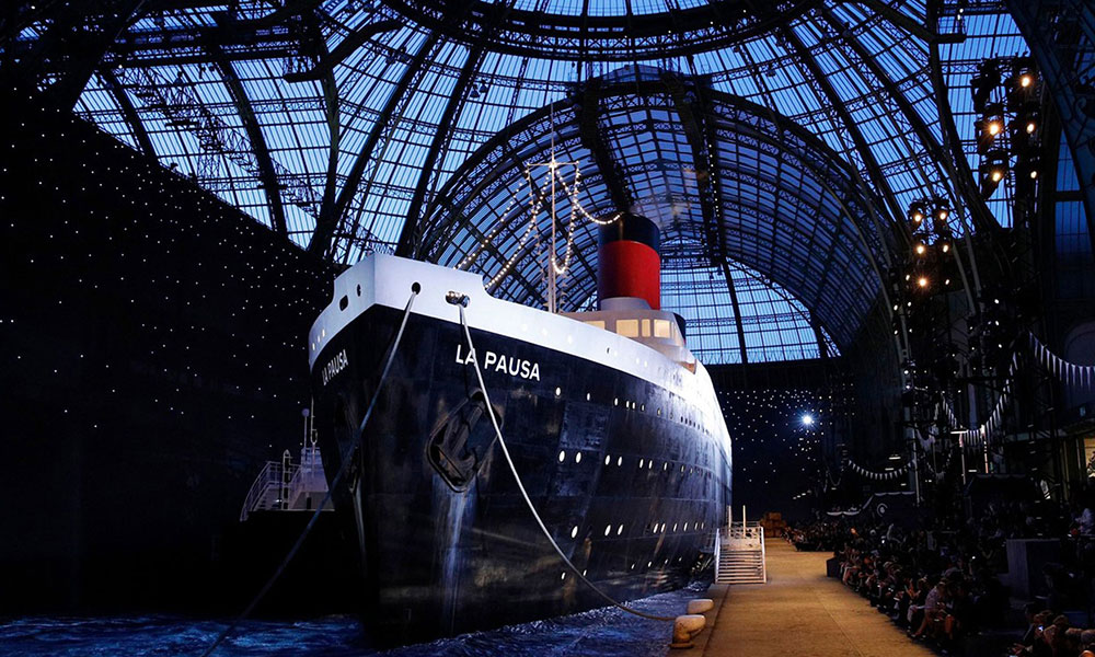 秀场里有一艘轮船？Chanel Cruise 2019 系列演绎航海风情