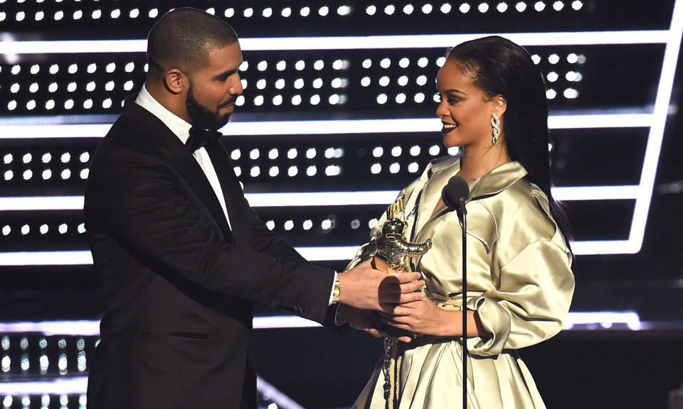 Rihanna 表示她和 Drake 断绝朋友关系