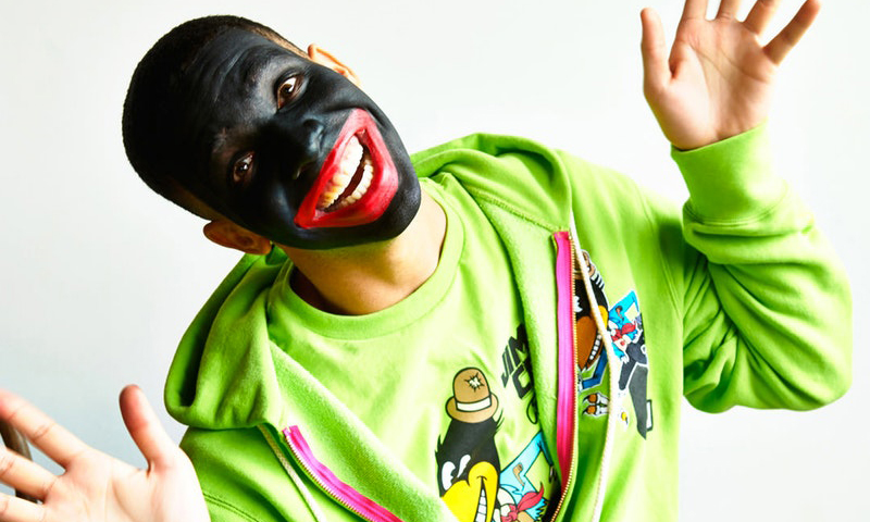 Drake 回应 “黑脸照片” 事件
