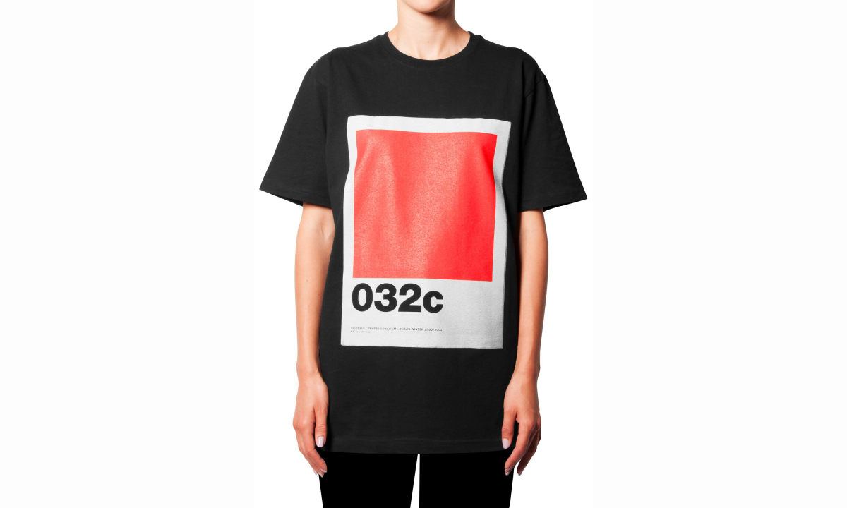 032c 发售纪念 2000 年首刊封面的 T-Shirt