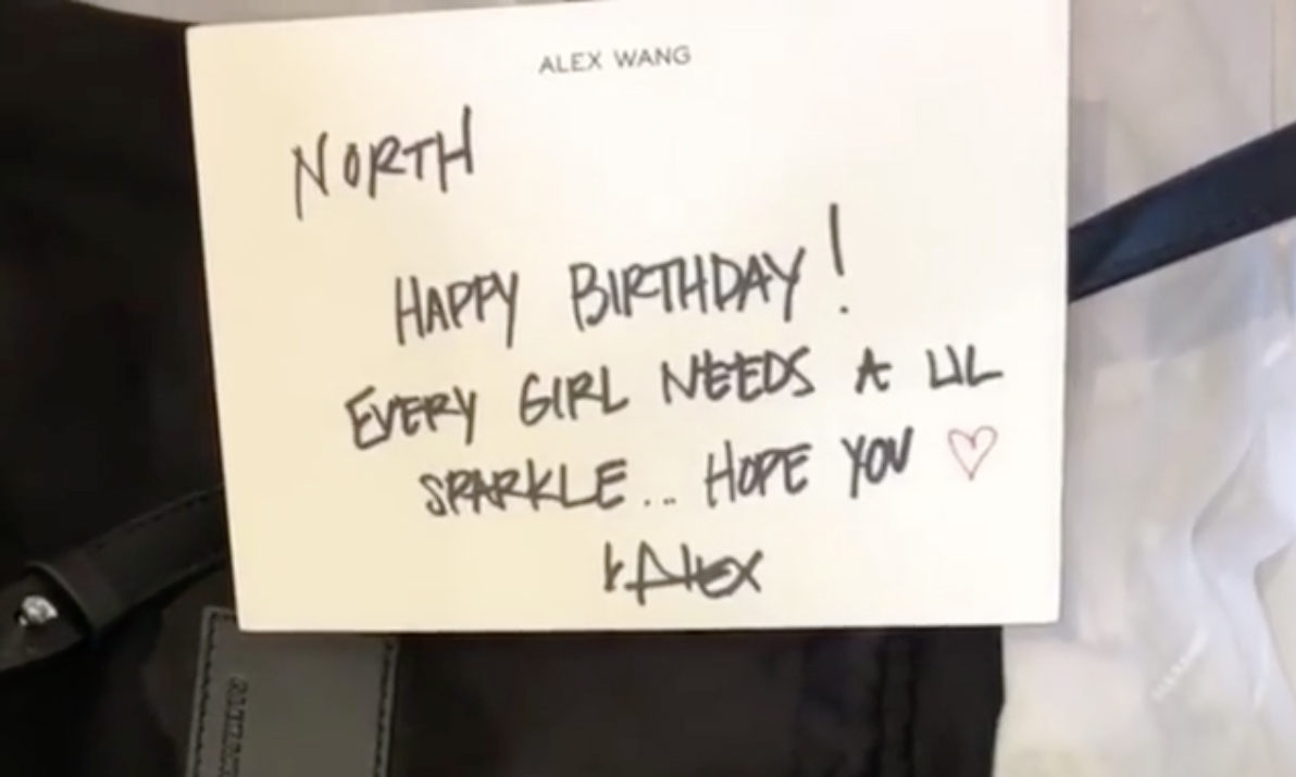 North West 才五岁，就已经能收到 Alexander Wang 亲自准备的礼物