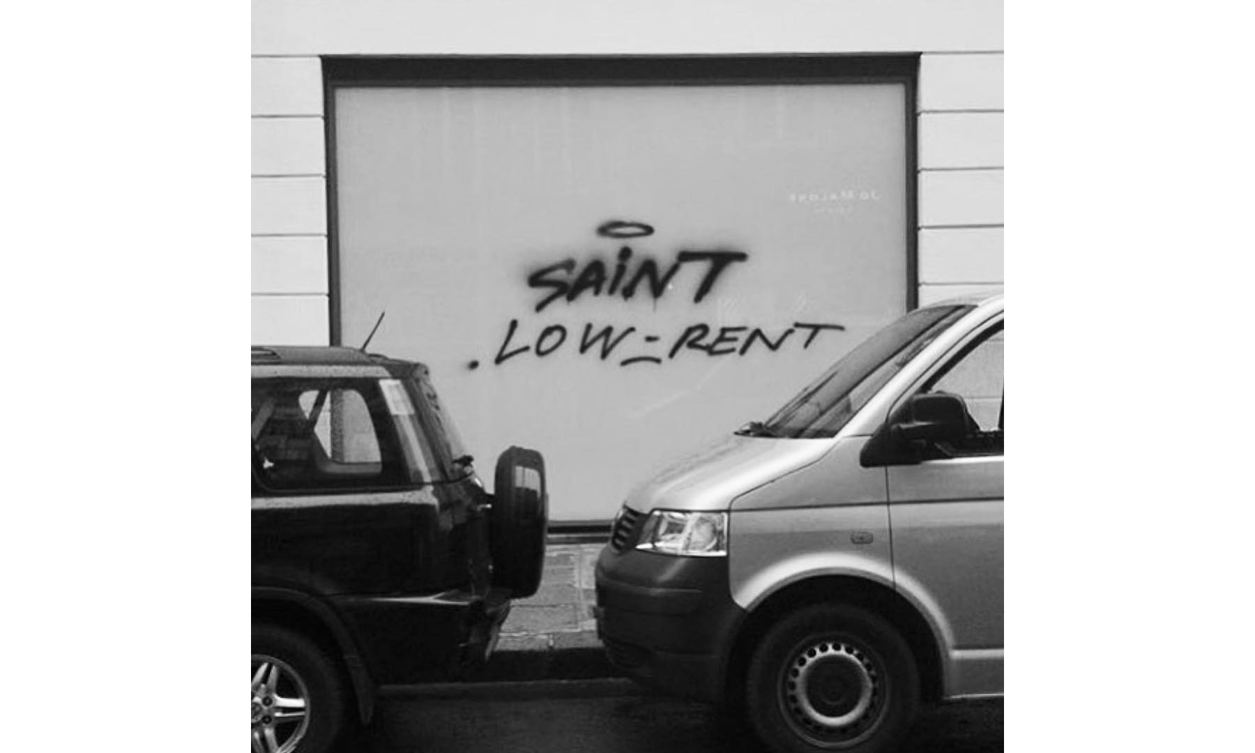 Kidult 袭击 Saint Laurent，留下涂鸦 “Saint Low rent”