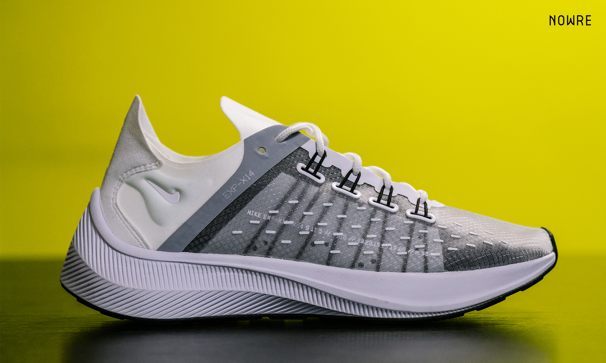 近赏 Nike 全新跑鞋 EXP-X14 女款灰白配色