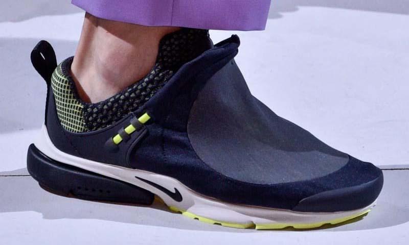 COMME des GARÇONS x Nike Air Presto Foot Tent 亮相巴黎时装周