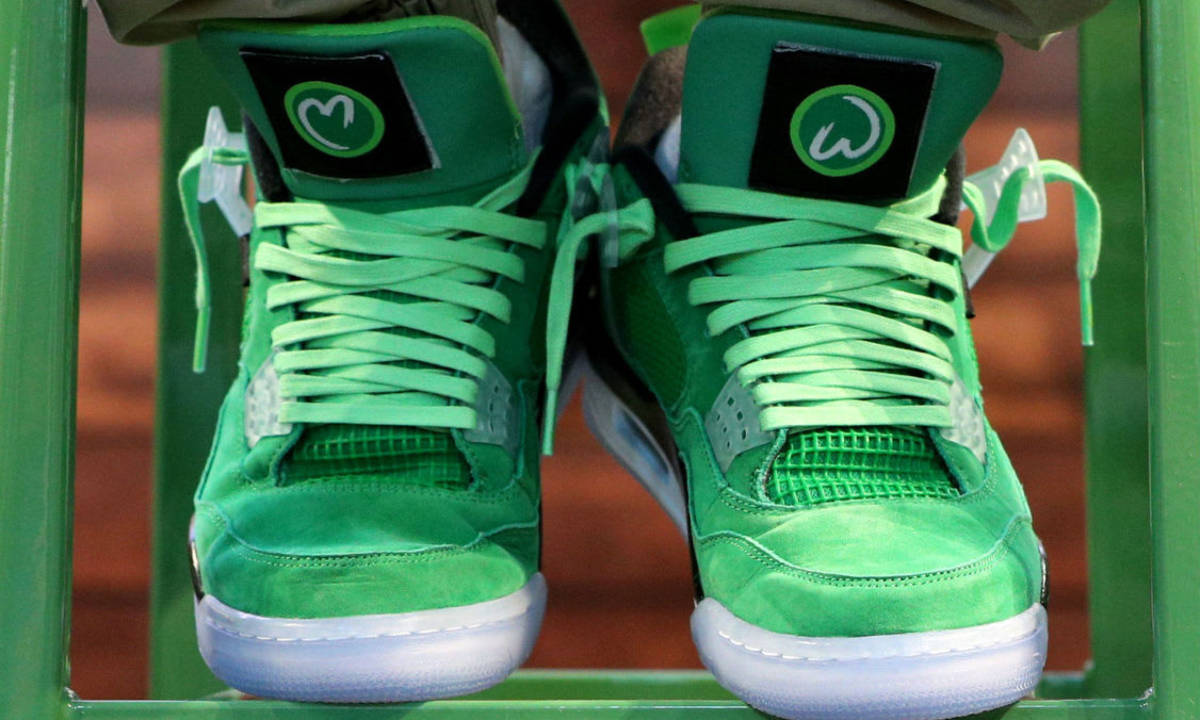 展示新玩具，马克·沃尔伯格专属 Air Jordan IV “Wahlburgers” 亮相
