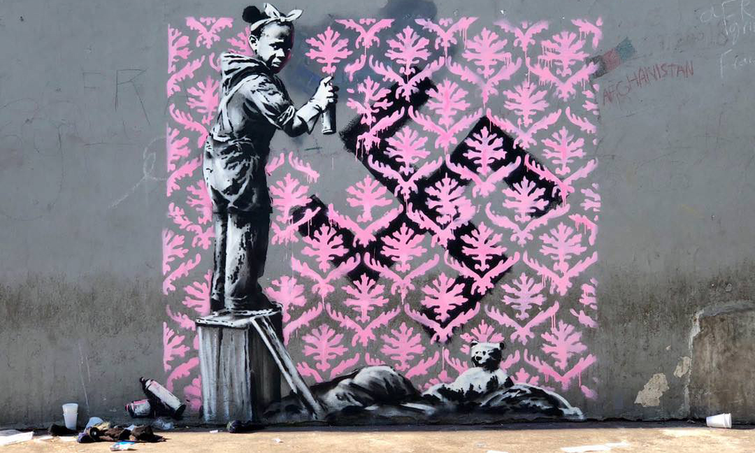 Banksy 在巴黎时装周期间留下了什么新作？