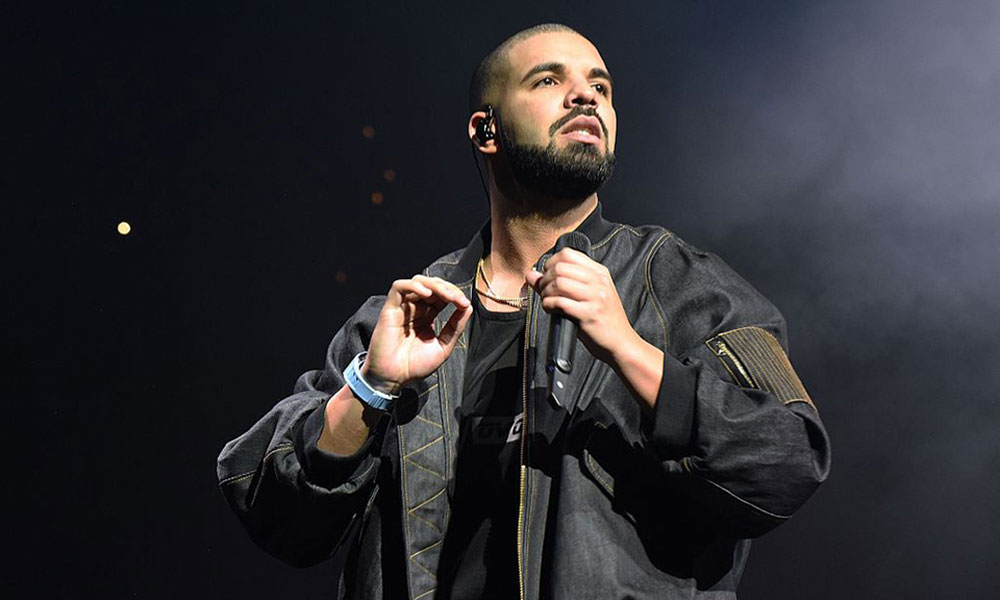 Drake 在新专《Scorpion》中承认自己有一个儿子