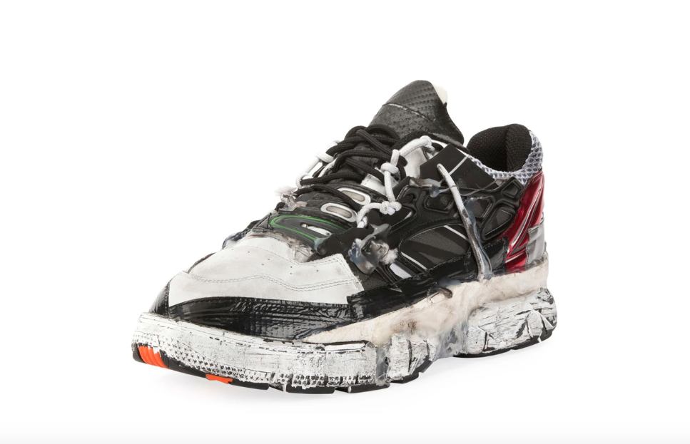 Maison Margiela 2018 秋冬系列带来了一款 “烂鞋”