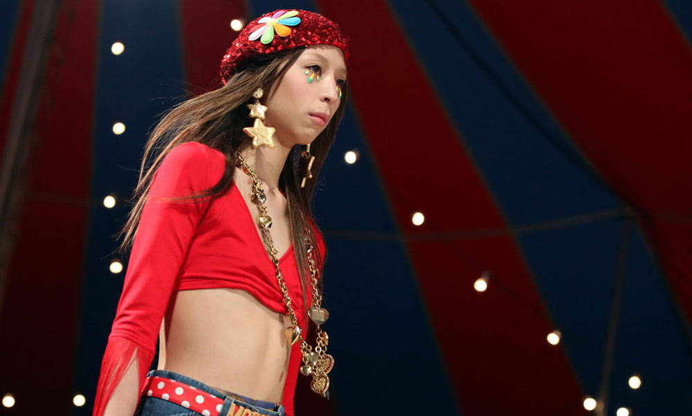 Moschino 在 2019 春季大秀上打造了一个马戏团