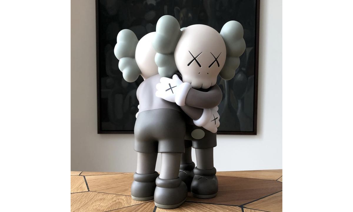 KAWS 又晒新玩偶，这次的主题是 “TOGETHER”