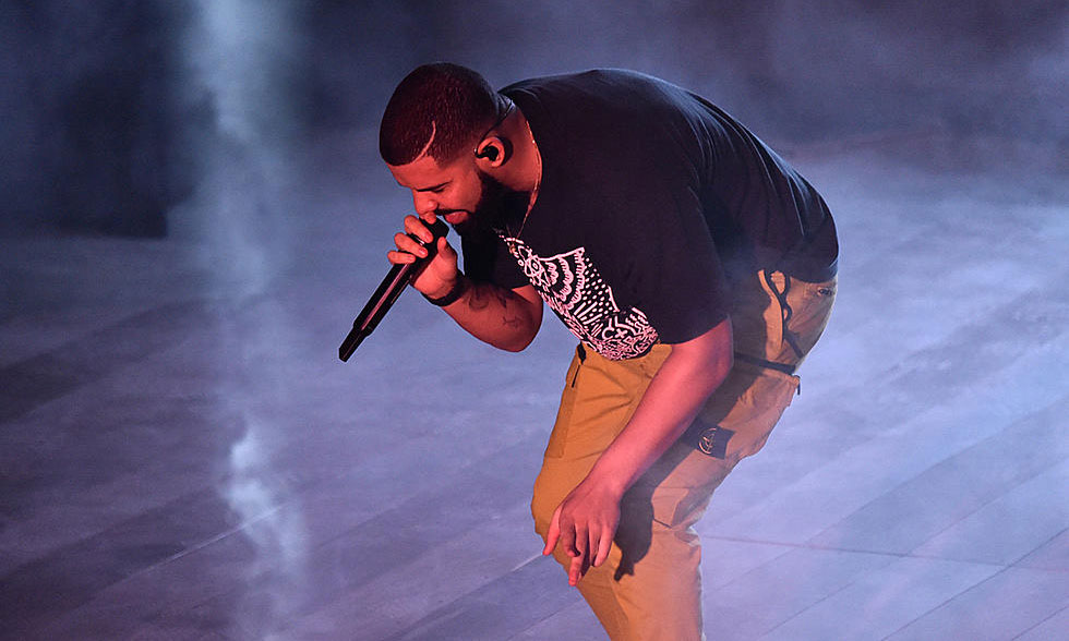 因为《Scorpion》，Drake 将近有 55 首单曲成了白金