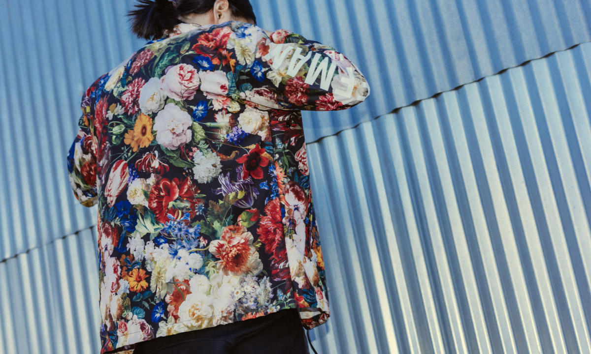 Herschel Supply 推出 Hoffman California Fabrics 秋季花卉印花系列