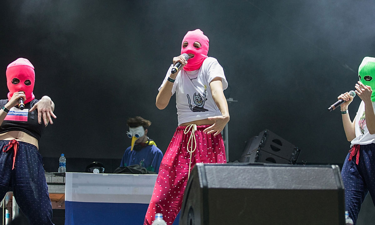 世界杯捣乱者 Pussy Riot 出狱当天又被拘留
