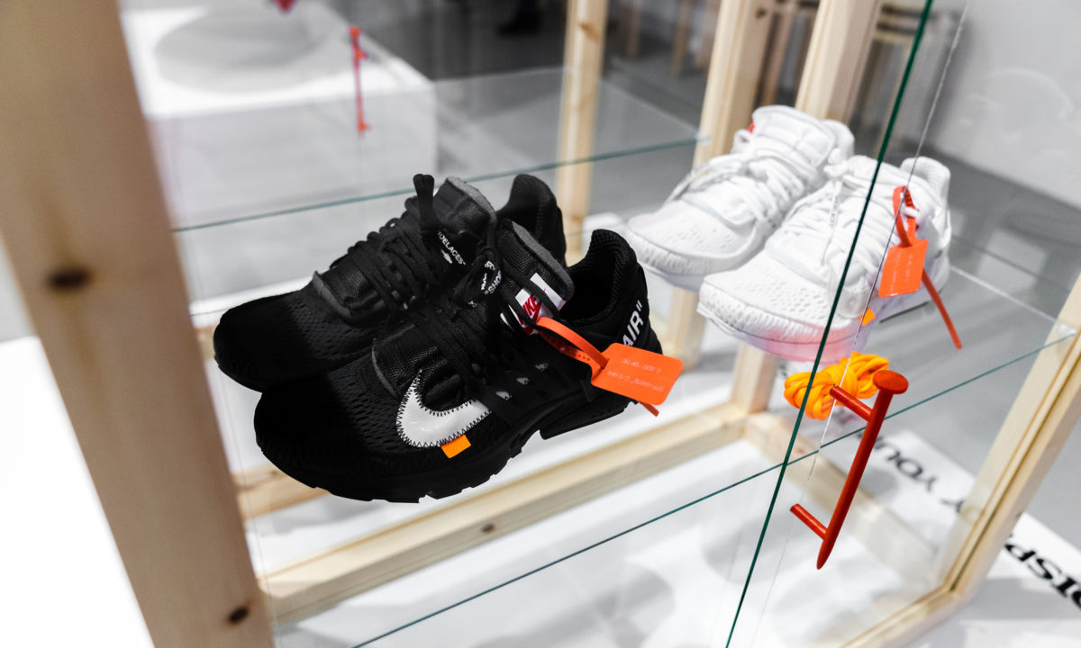 用宜家的展柜放 THE TEN 系列，才是终极收藏方式？