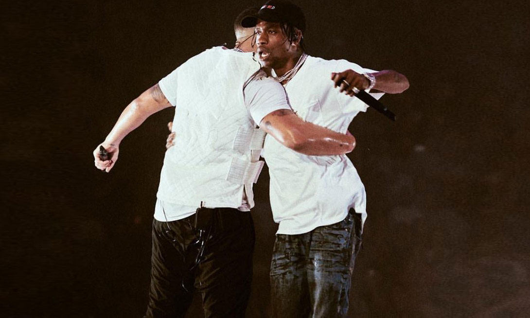 Drake 和 Travis Scott 首次携手登台表演