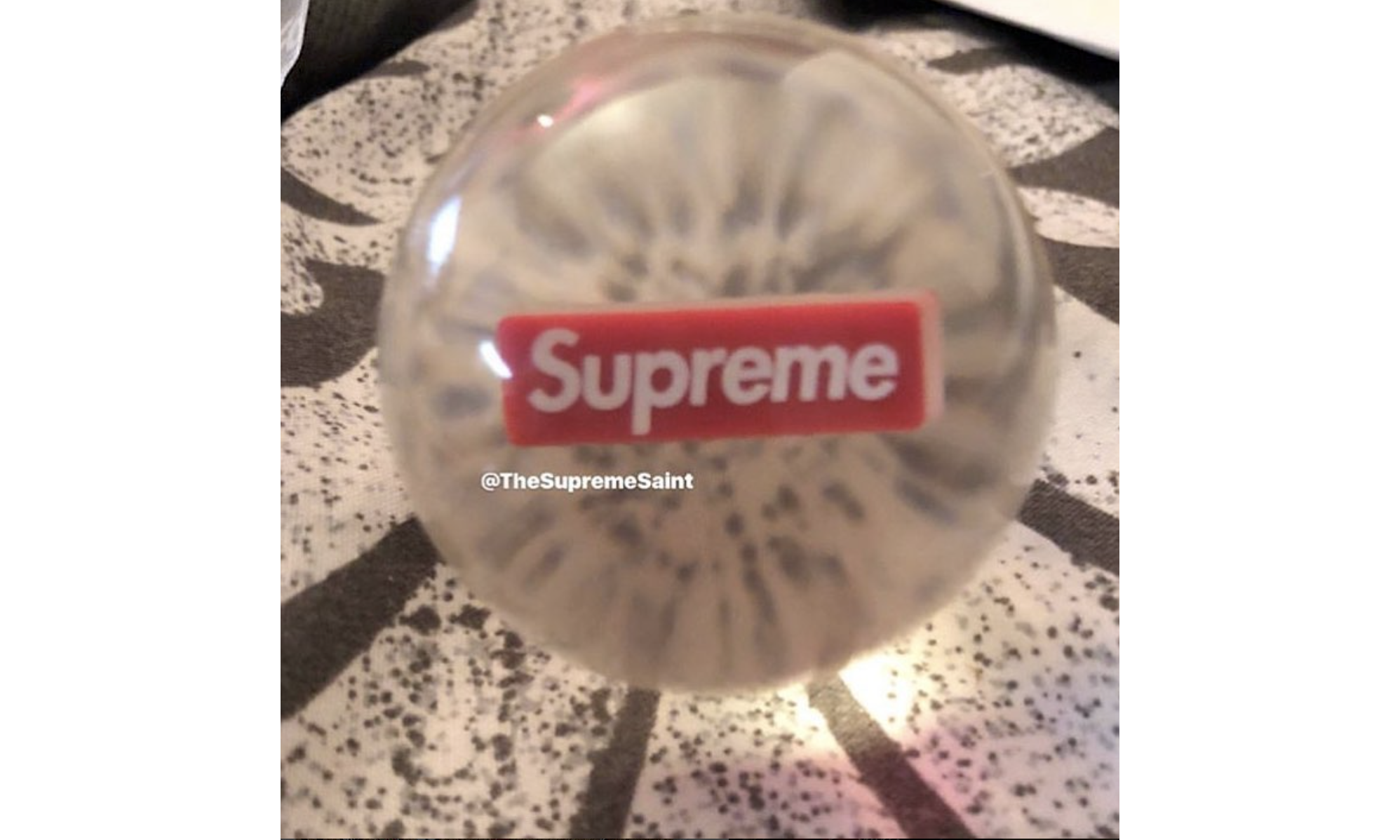 Supreme 18 秋冬系列的开季小礼品是弹力球？