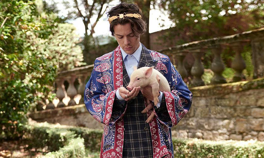 重回 16 世纪，Harry Styles 再次为 GUCCI 演绎造型特辑