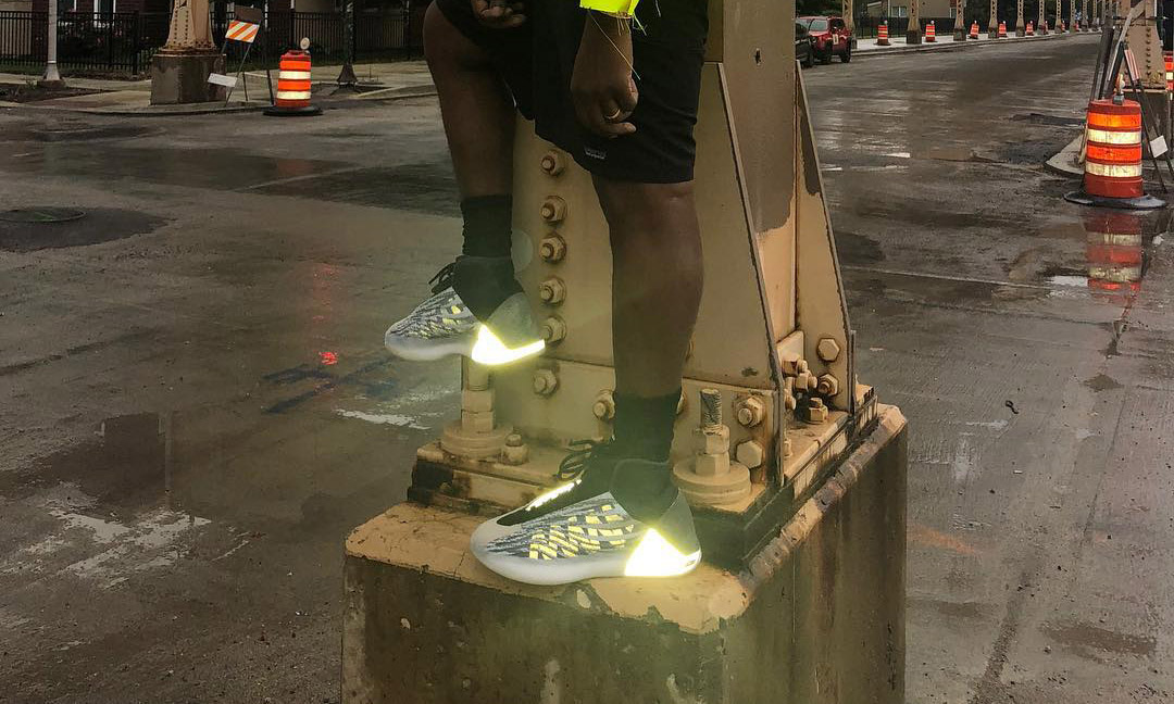 3M 反光元素现身，Kanye West 再度示范 YEEZY 篮球鞋