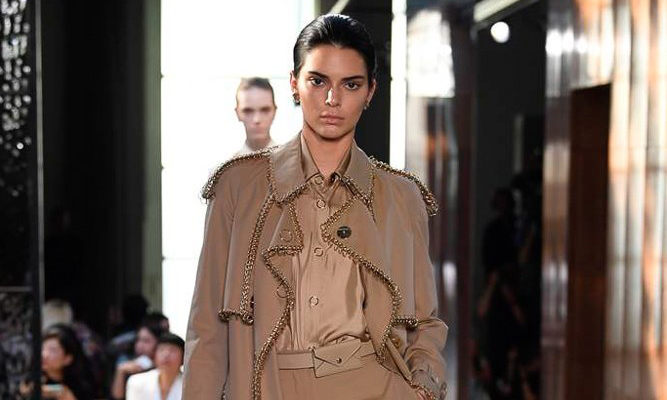 Riccardo Tisci 首秀，Burberry 19 春夏秀场回顾