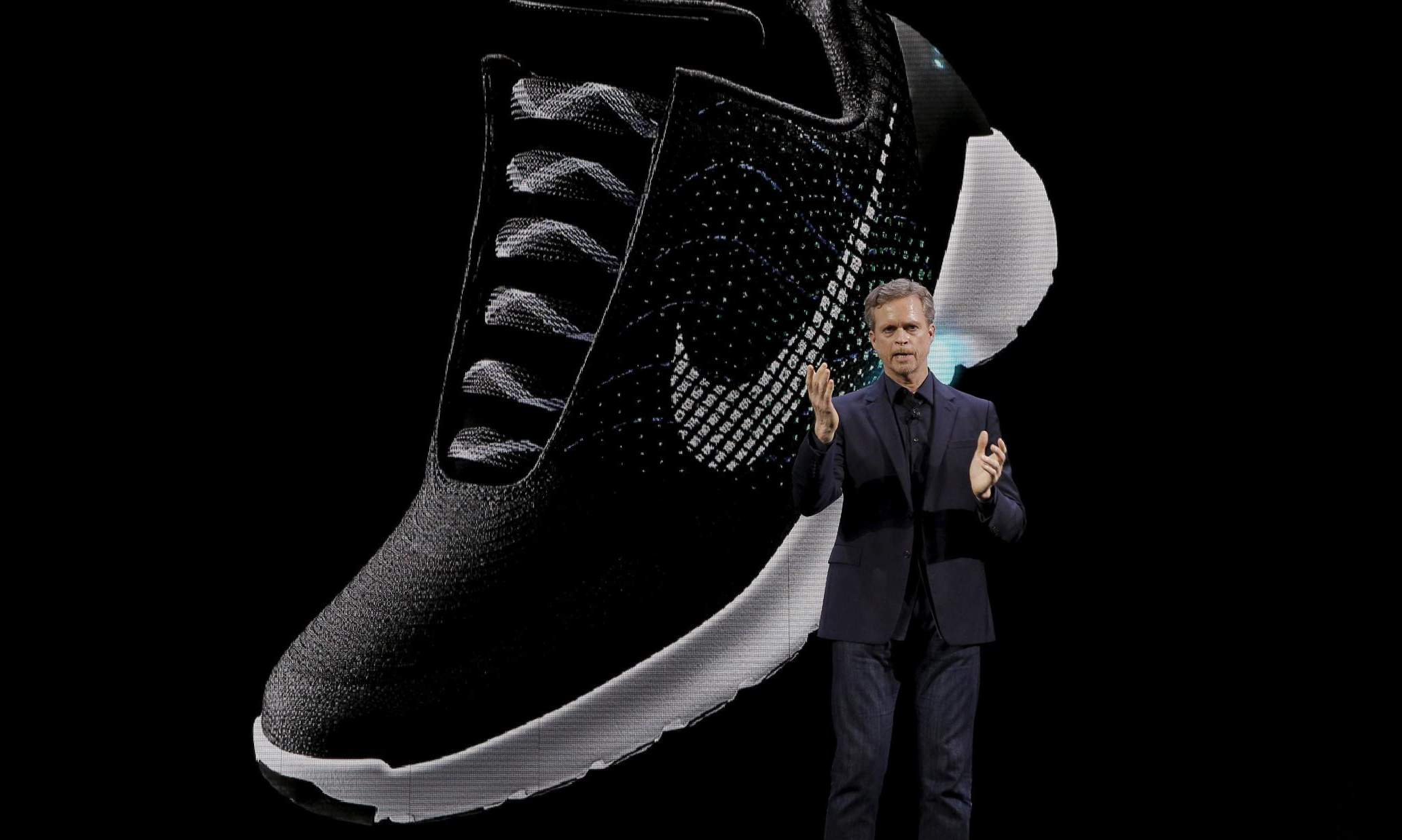 更专业、更便宜，Mark Parker 承诺 “自动系鞋带” 新时代即将到来