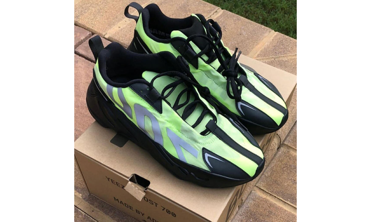 YEEZY Boost 700 VX 细节近赏