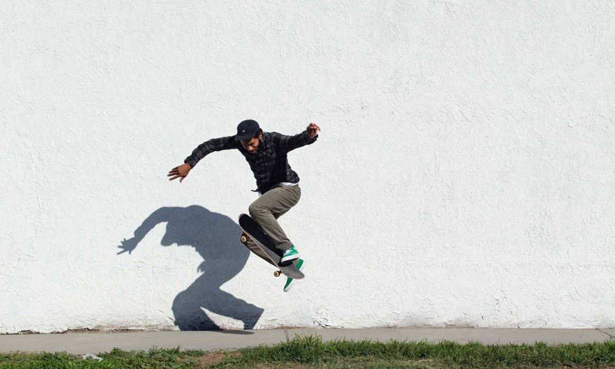 Vans 携手传奇滑手 Ray Barbee 打造个人配色鞋款