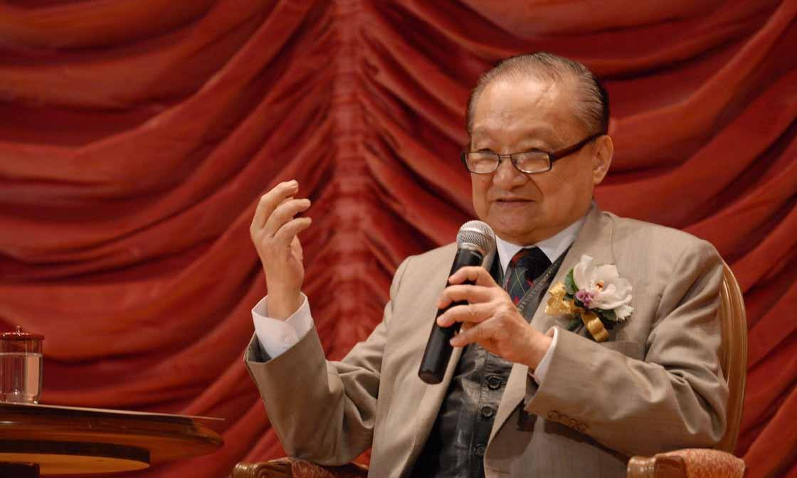 武侠小说泰斗金庸与世长辞