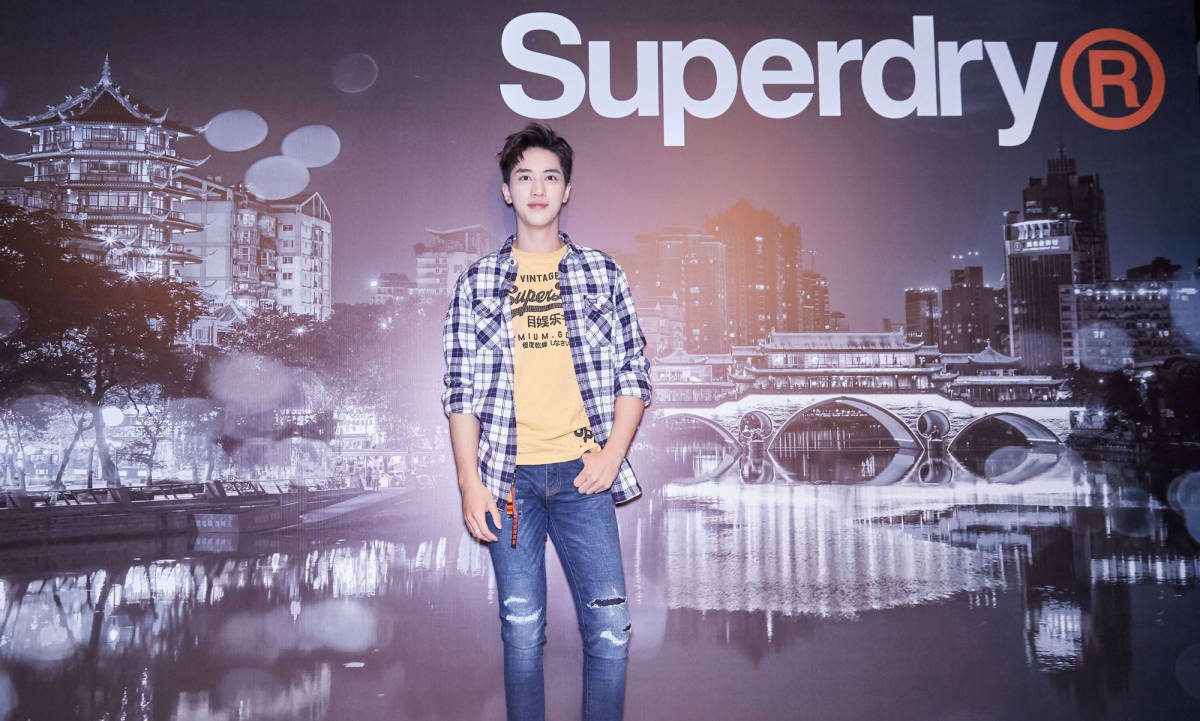 Superdry 携手许魏洲发布《Super 敢燥》微电影