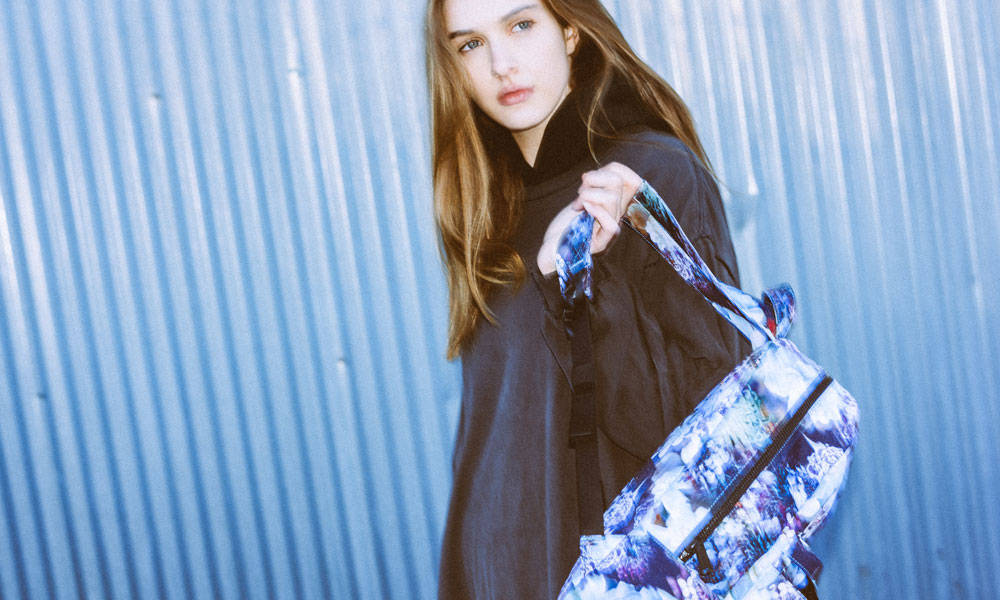 Herschel Supply 联合 Hoffman California Fabrics 推出冬季花卉系列