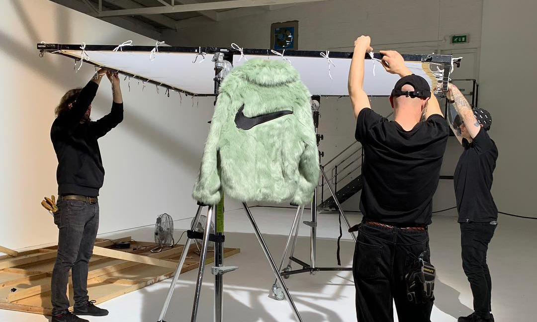 Yoon 展示 AMBUSH x Nike 联名，造型特辑正在制作中