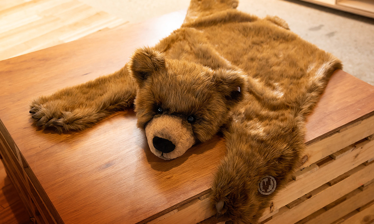 fragment design 玩具制造商 Steiff 打造超萌联名泰迪熊地毯