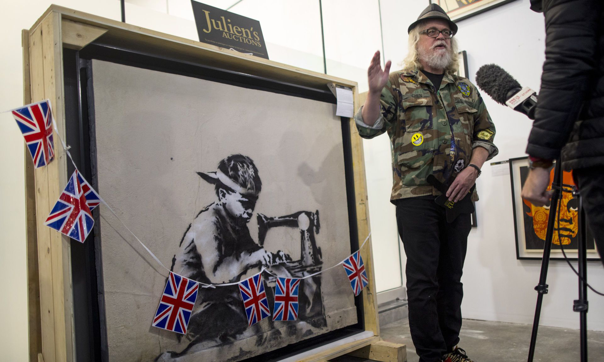 Ron English 花 73 万刀买下 Banksy 作品，只为 “毁掉” 它？