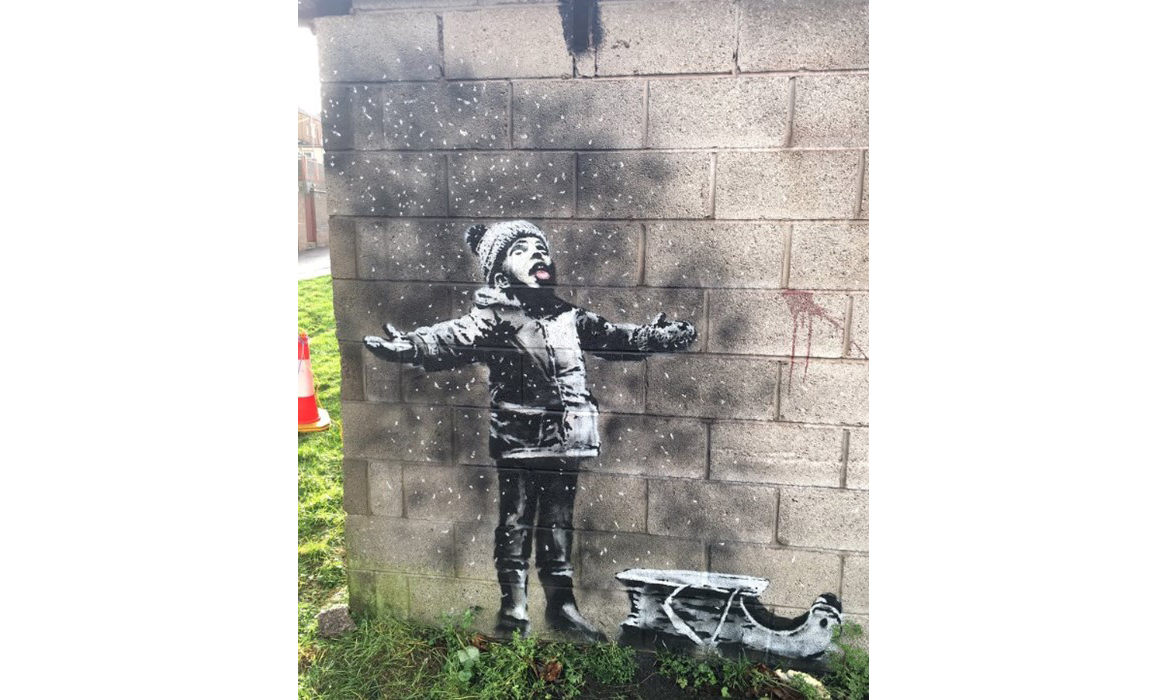 Banksy 最新涂鸦作品现身，两面墙告诉你不一样的故事