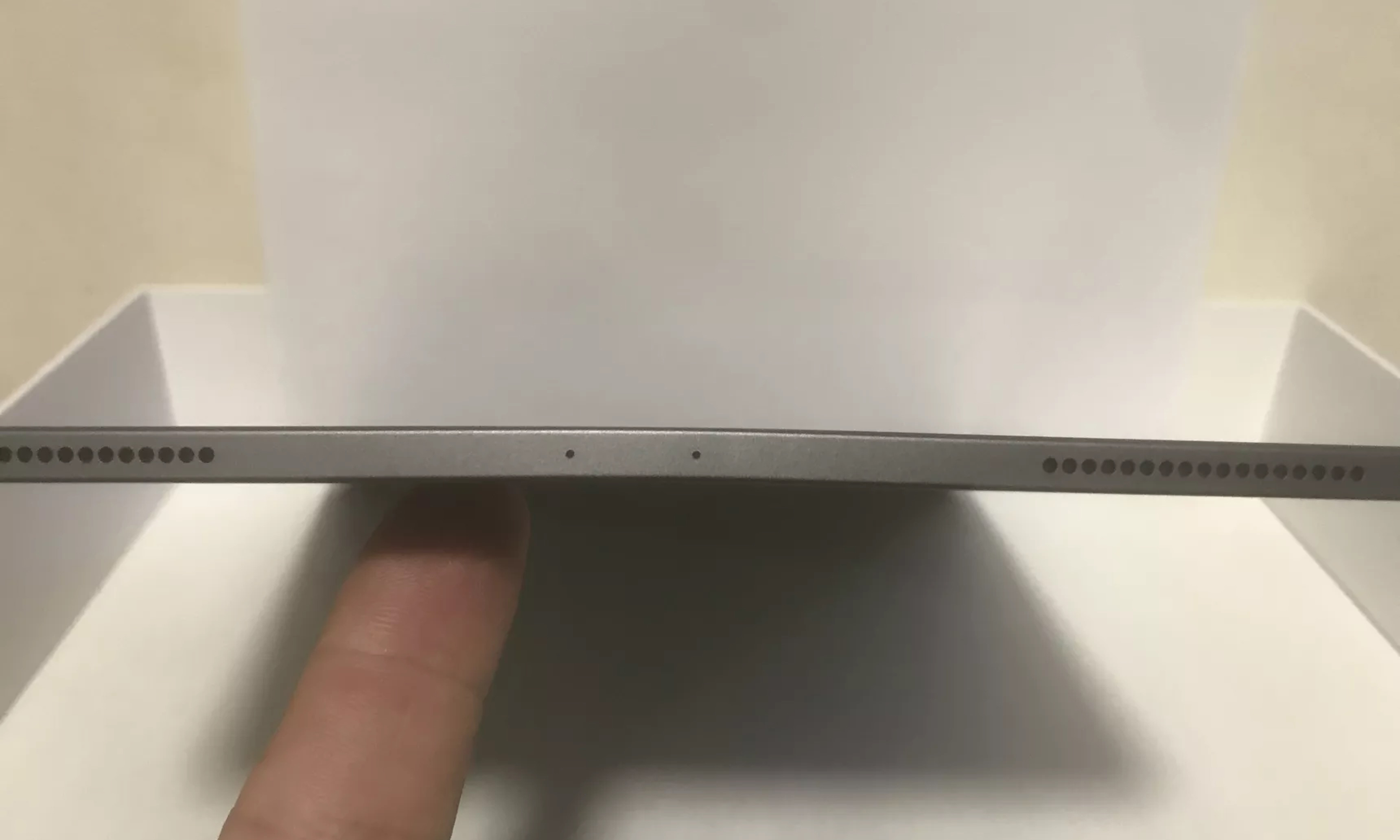 部分 2018 款 iPad Pro 发生弯曲，苹果：正常现象
